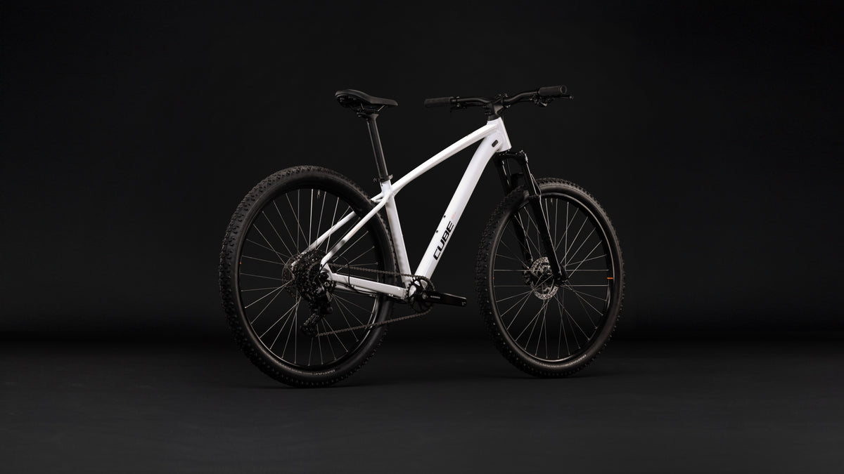Cube Aim ONE metallicwhite´n´black (2027)